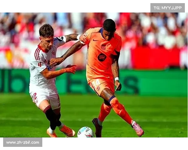 巴萨训练课拉什福德、莱万合练，锋线搭配试验进行中